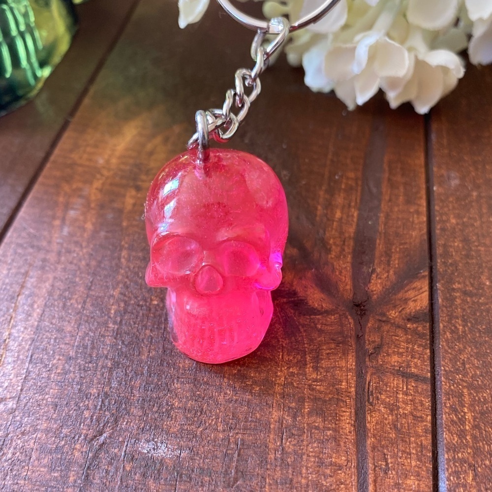 Handmade Resin Clear Pink Skull 3” Keychain Gothic Backpack Bag Charm NEW - Picture 4 of 9